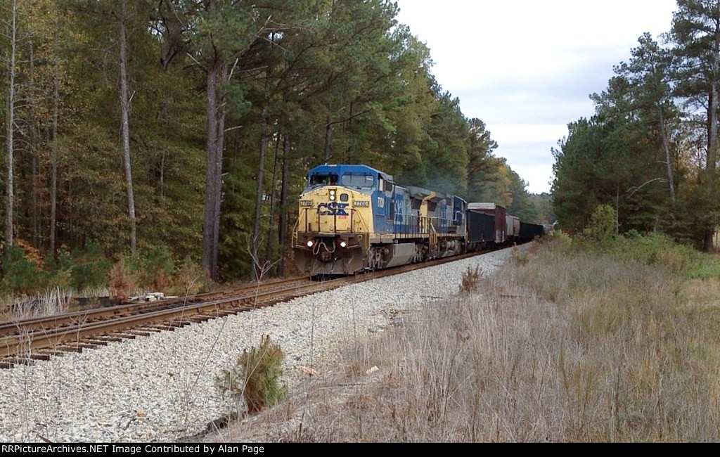 CSX 7700 leads 7895 northbound